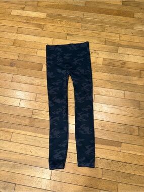 Woman’s Spanx camo print leggings bottoms pants